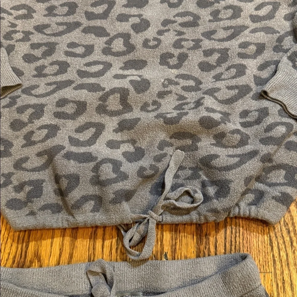 Barefoot dreams girls matching leopard print set (top/bottom) size 12/14 EUC